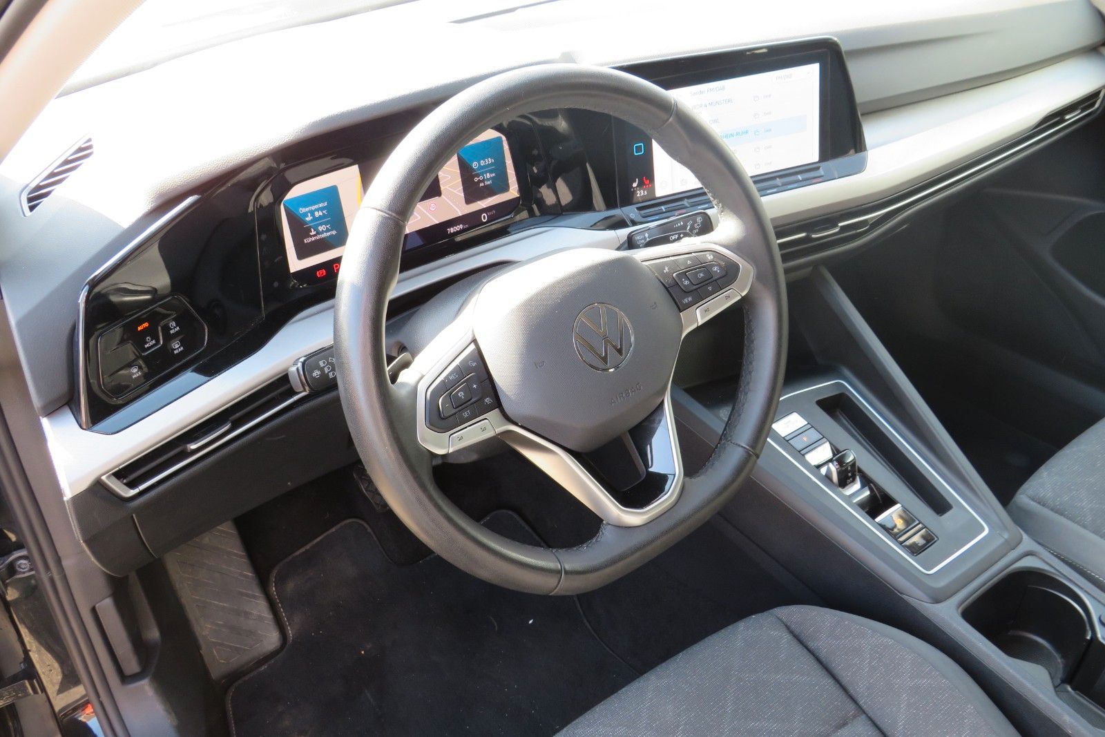 Fahrzeugabbildung Volkswagen Golf Variant LIFE DSG NAVI APP ACC SITZH. LED 1H