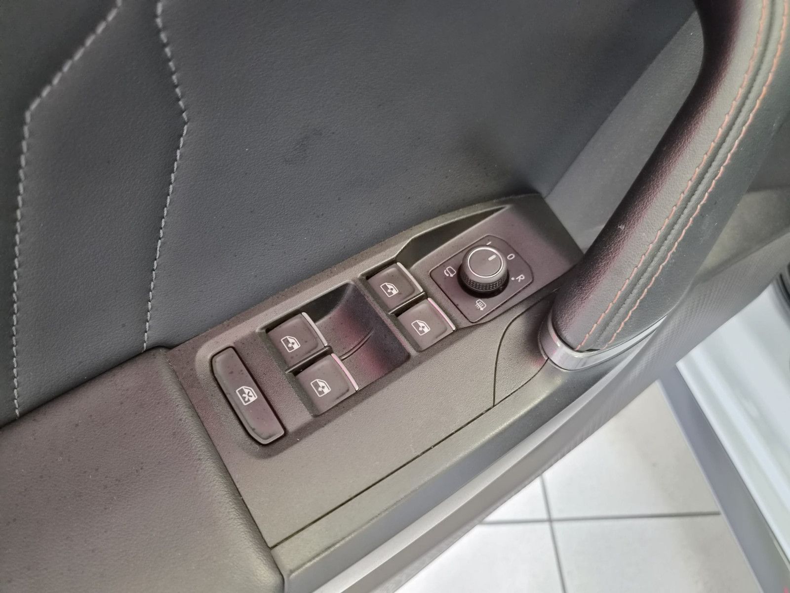 Fahrzeugabbildung CUPRA Leon VZ / PANO / LED / KAMERA / NUR 42TKM