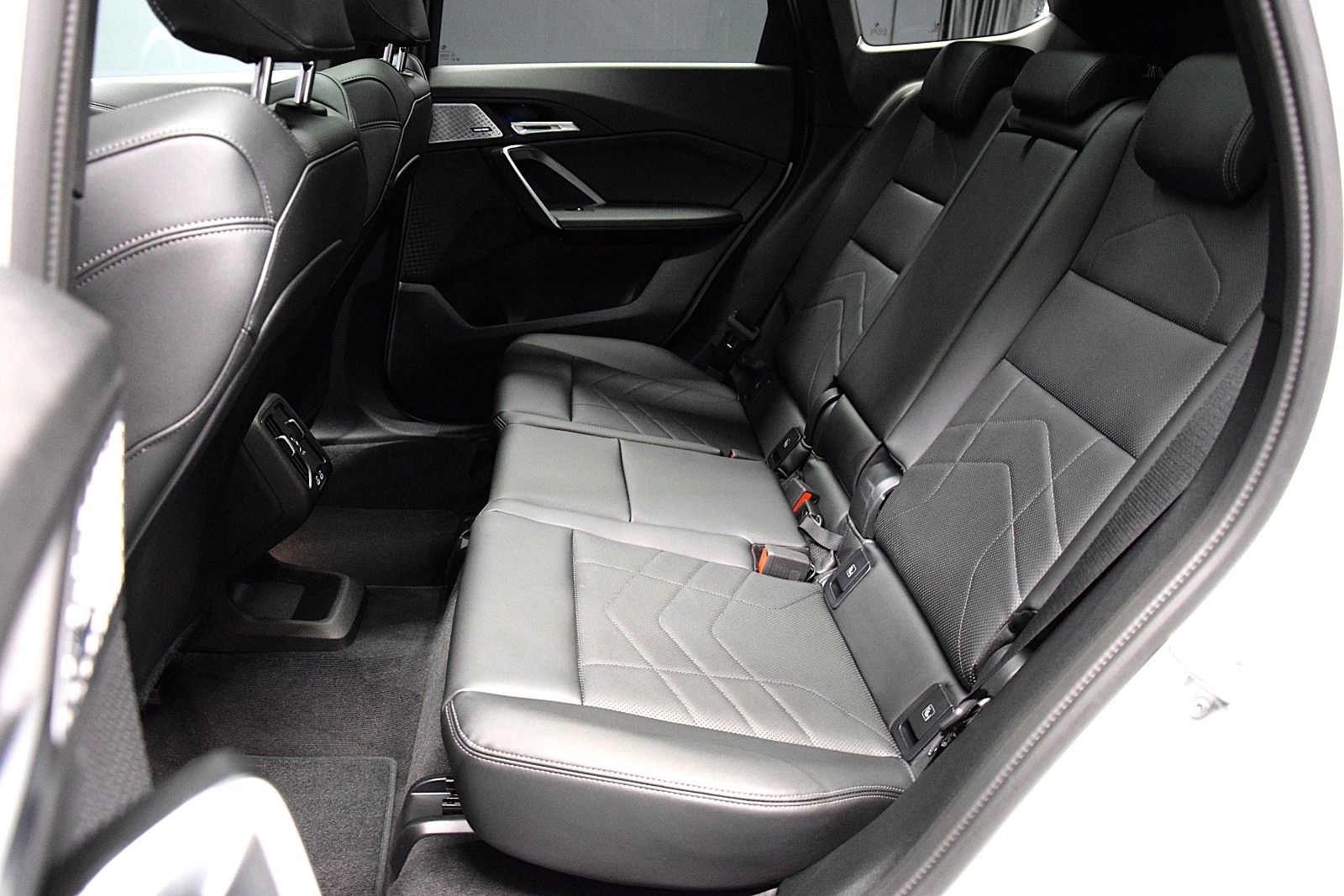 Fahrzeugabbildung BMW X1 sDrive 20 i M Sport Pano ACC HuD Memory H&k