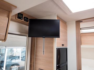 Bild 16 Mooveo TEI-71 FBH Hubbett L-Sitzgr. Navi