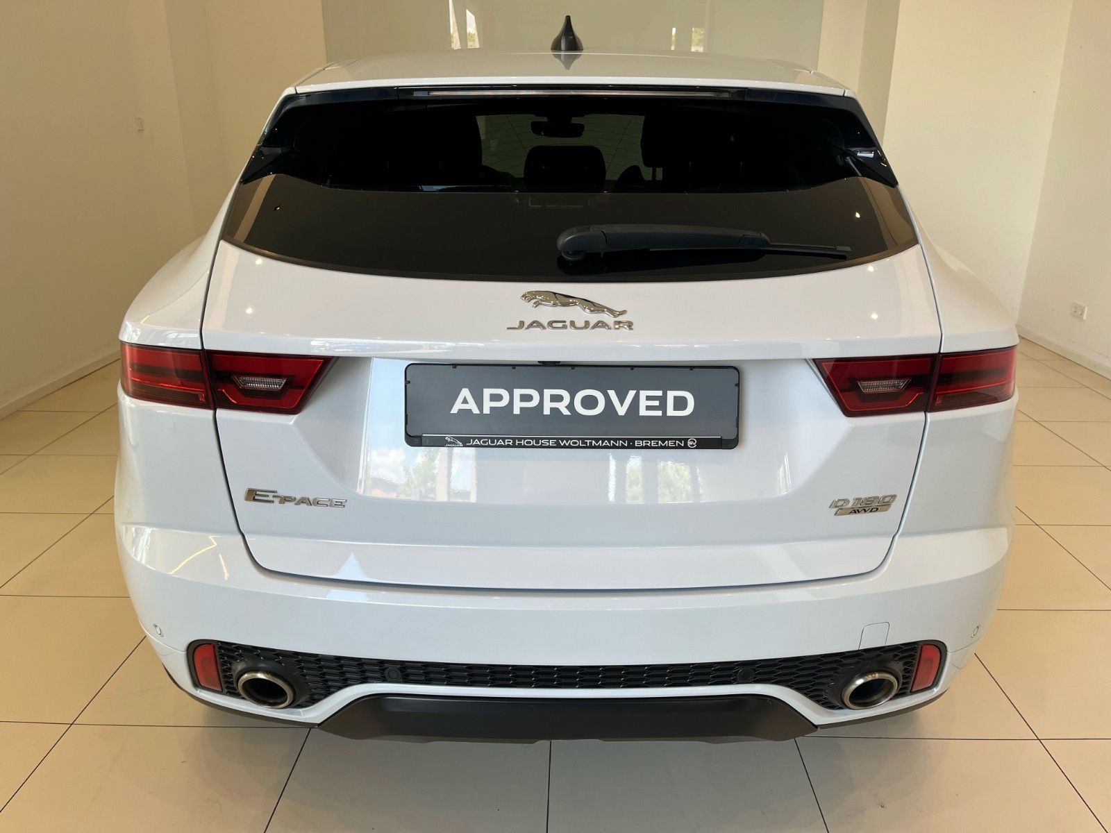 Fahrzeugabbildung Jaguar E-Pace D180 Chequered Flag Panoramadach & AHK