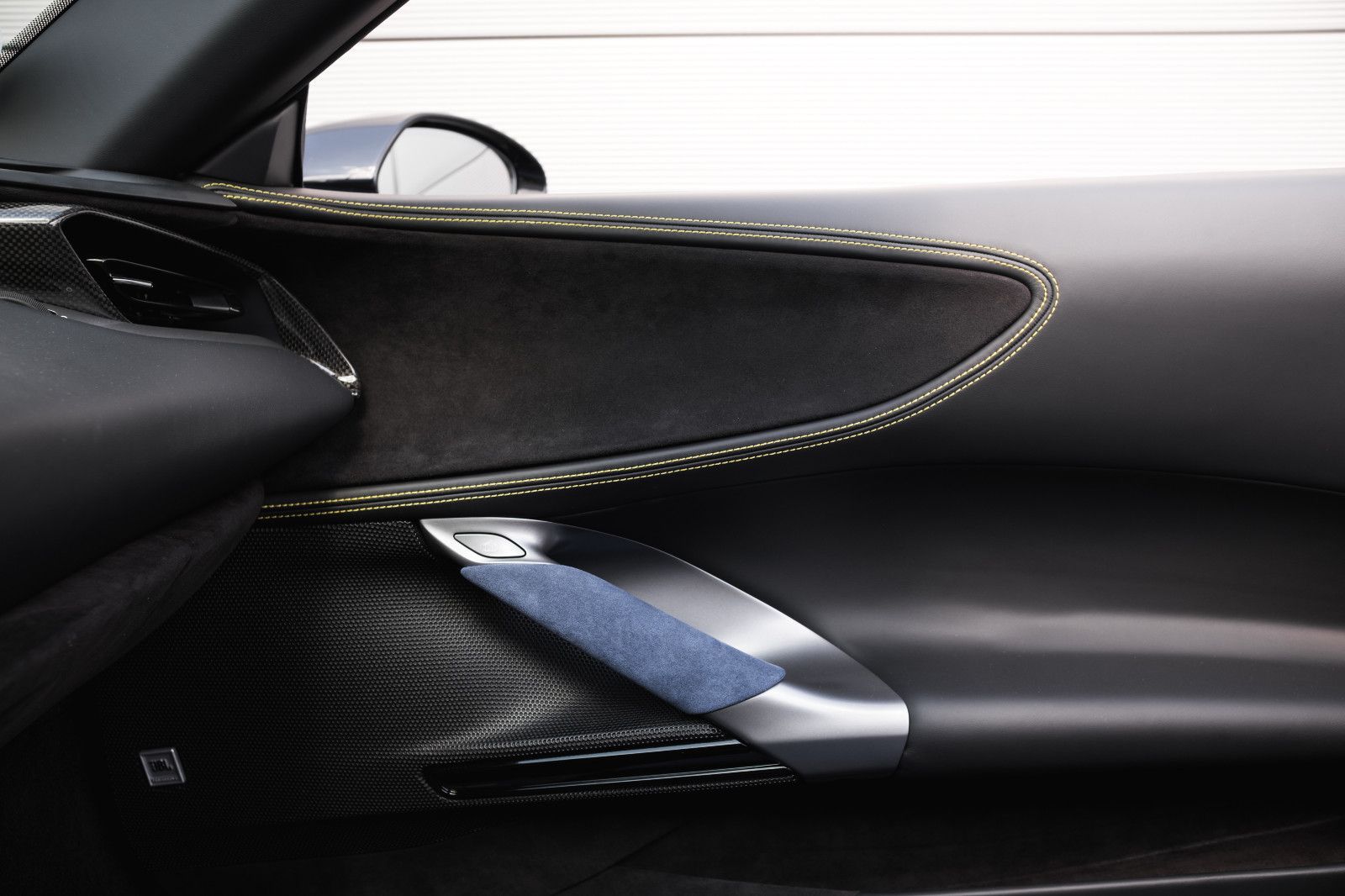 Fahrzeugabbildung Ferrari SF90 -Foliert-Lift-KarbonRacingSitze-JBL