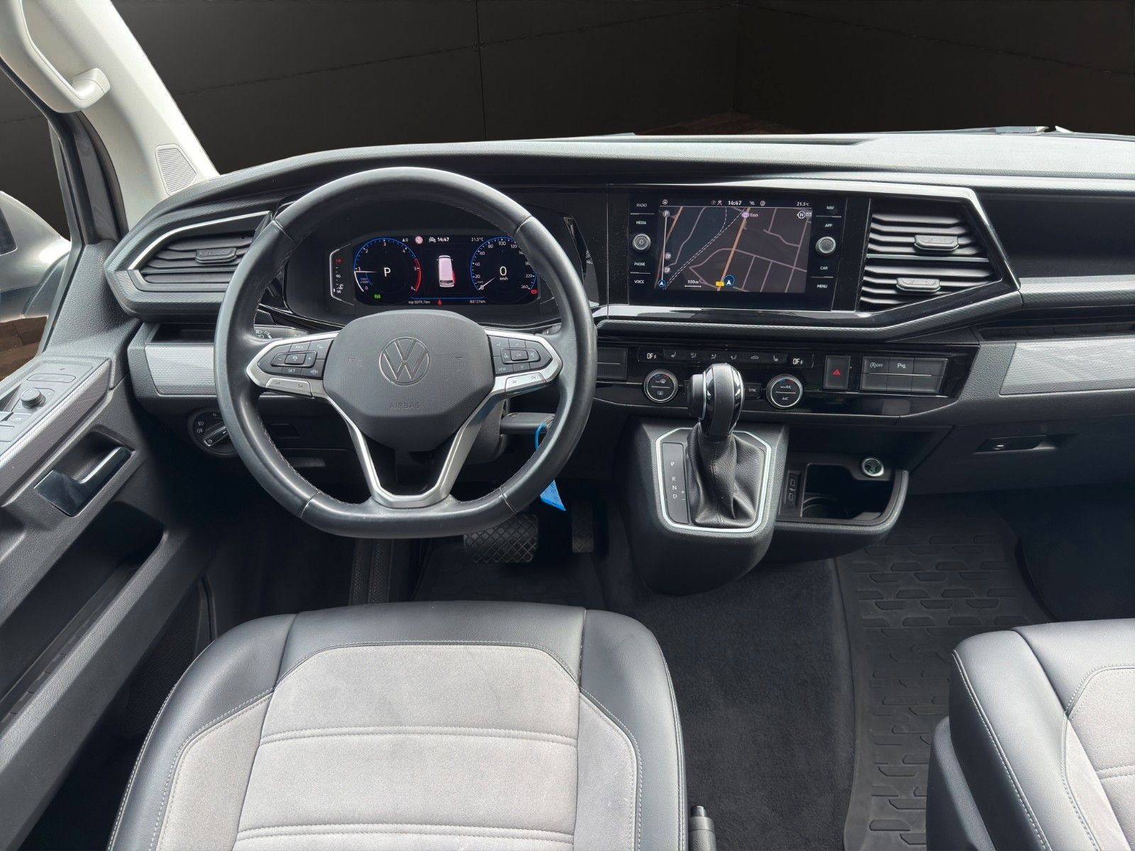 Fahrzeugabbildung Volkswagen T6.1 Multivan*Gen.6*AHK*Kamera*Zelt*Camper-Umbau