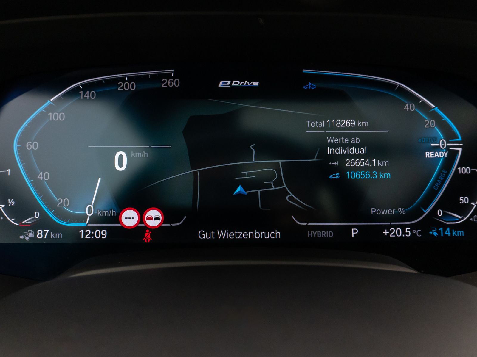 Fahrzeugabbildung BMW X5 xD45e M Sport Panorama 360° HUD DAB HiFi 21"