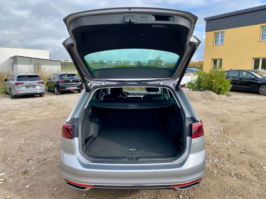 Fahrzeugabbildung Volkswagen Passat Variant 2.0 DSG Elegance AHK GZJR KAMERA