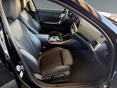 Fahrzeugabbildung BMW 318i T Sport Line LED*Tempomat*Kessy*Navi AHK Sh