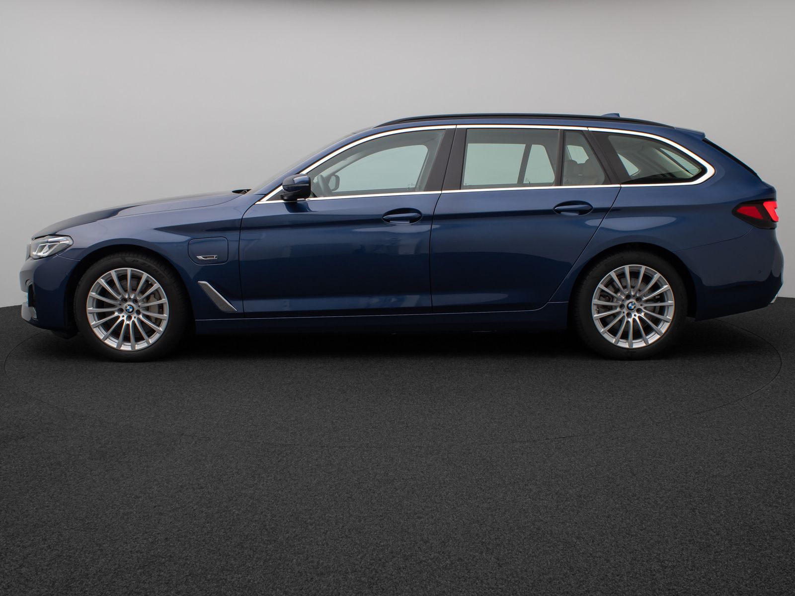 Fahrzeugabbildung BMW 530e Kamera Laser HUD DAB 4Klima ACC Komfortsitz
