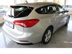 Fahrzeugabbildung Ford Focus Cool & Connect,8-Gang Automatic,Top