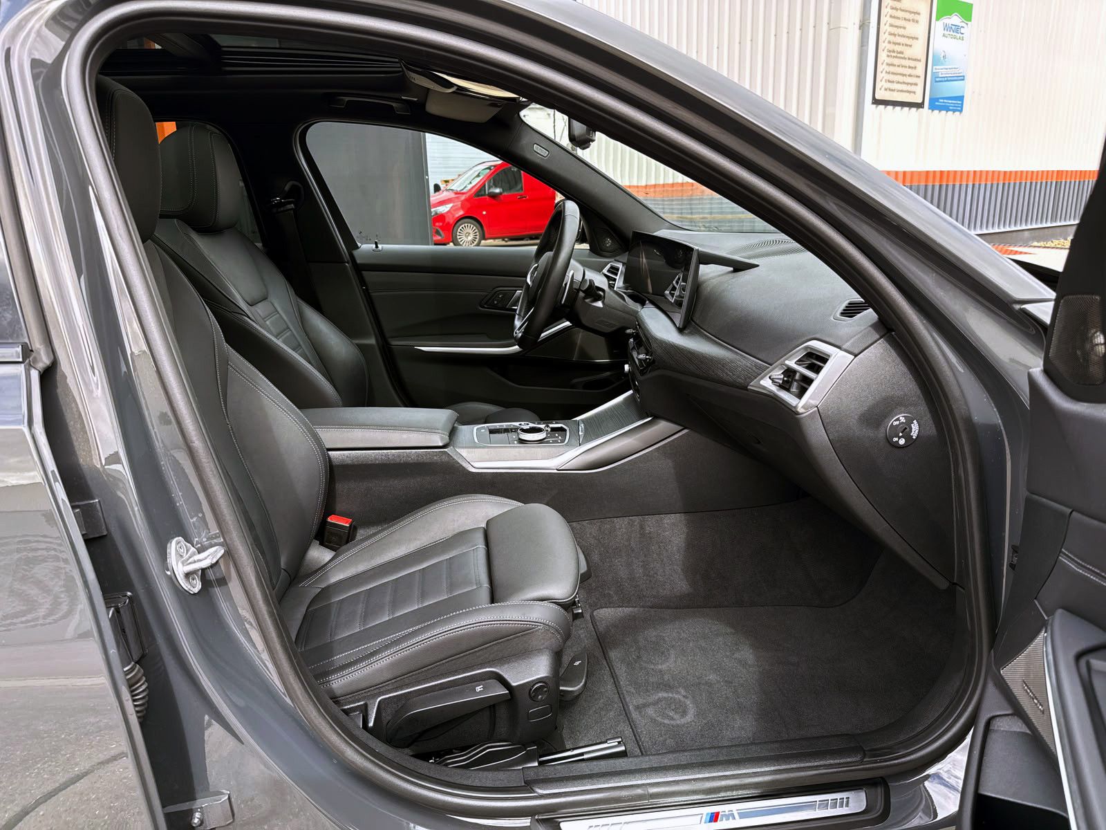 Fahrzeugabbildung BMW 320i Touring Steptr. M-Sport PANO LED KAM H&K BT