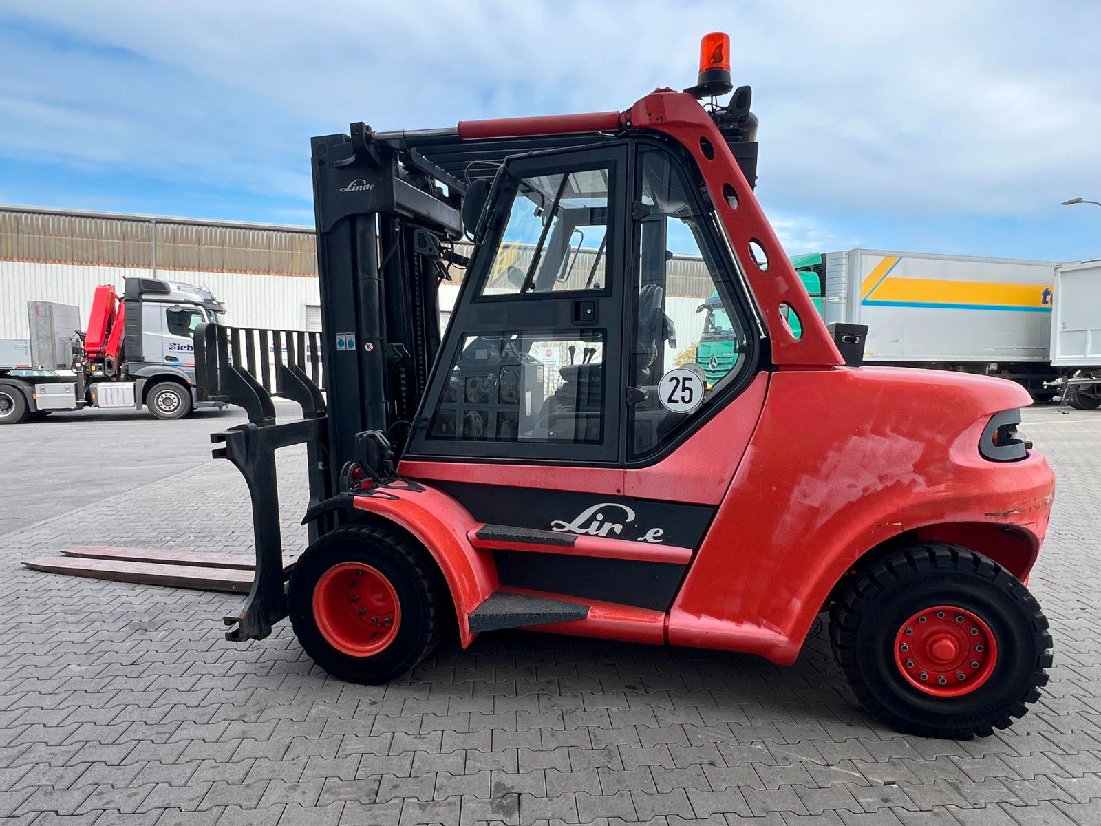 Fahrzeugabbildung Linde H80D-03 /900 / 4,5m / 4.043h / Verstellgerät SS