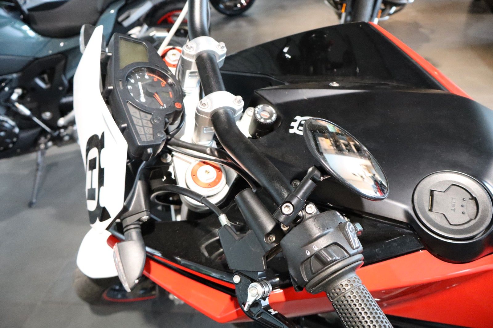 Fahrzeugabbildung Husqvarna Nuda 900R