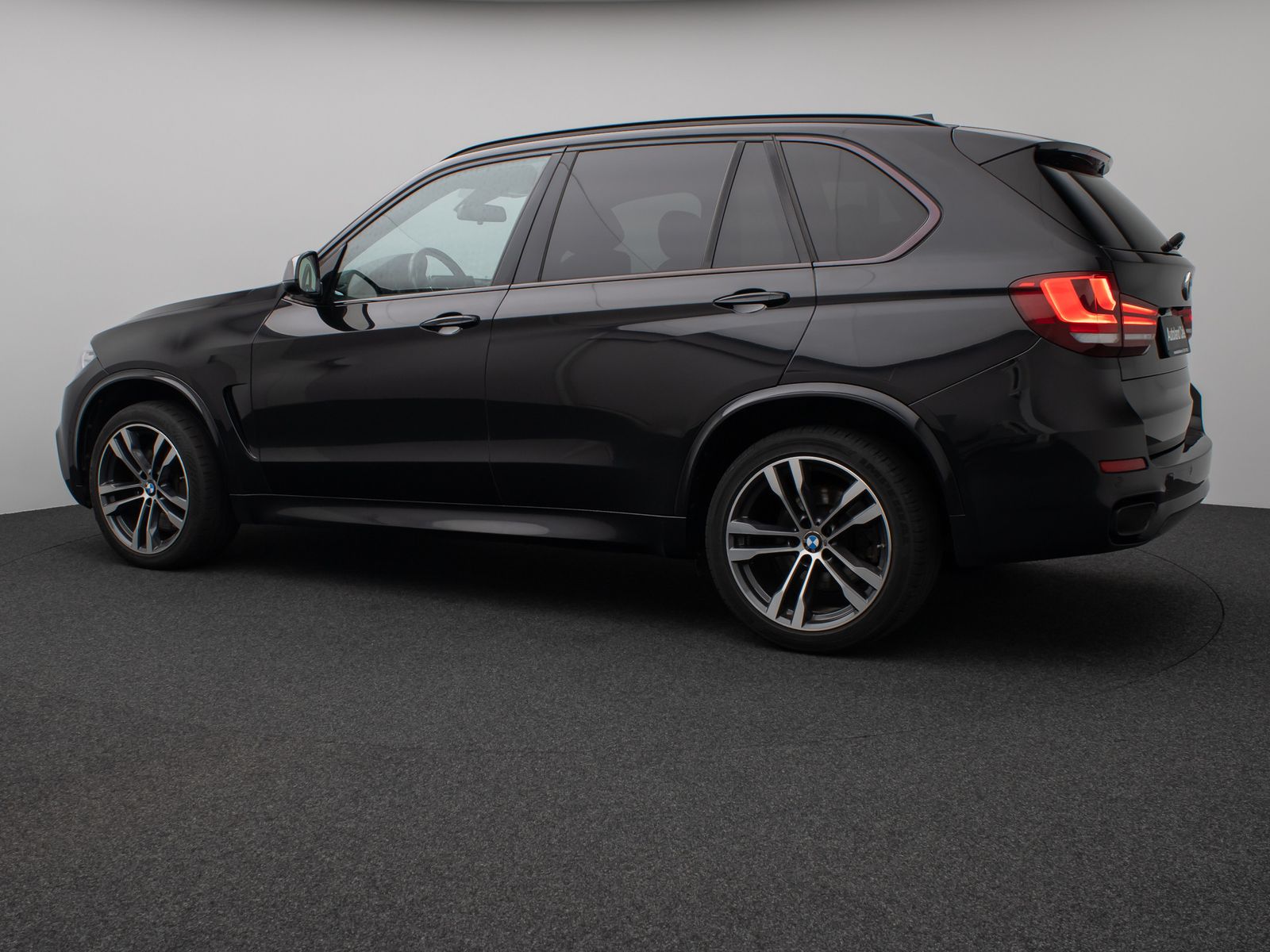 Fahrzeugabbildung BMW X5 M50d Kamera H/K NaviPro Xenon AHK Alarm