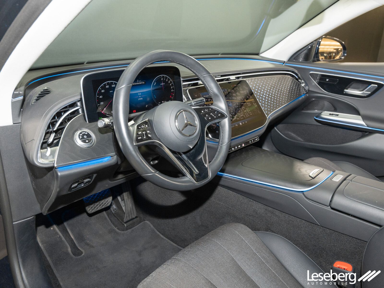 Mercedes-Benz E 300 e T Avantgarde Adv. LED AHK Distro Kamera foto 12