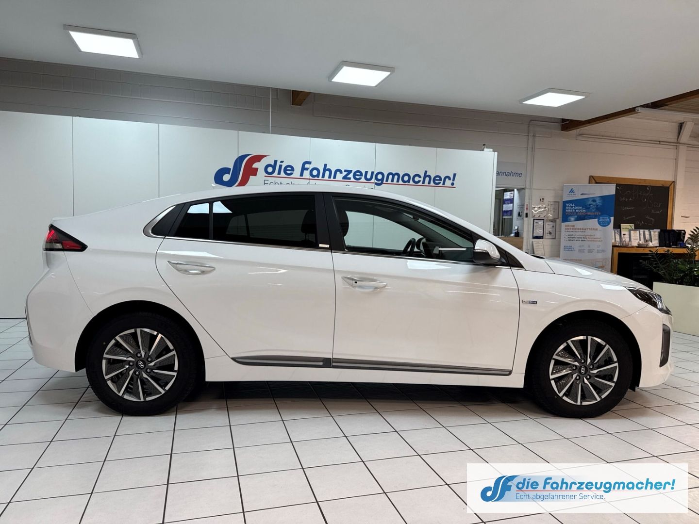 Fahrzeugabbildung Hyundai IONIQ Style Elektro Navi Soundsystem LED ACC App