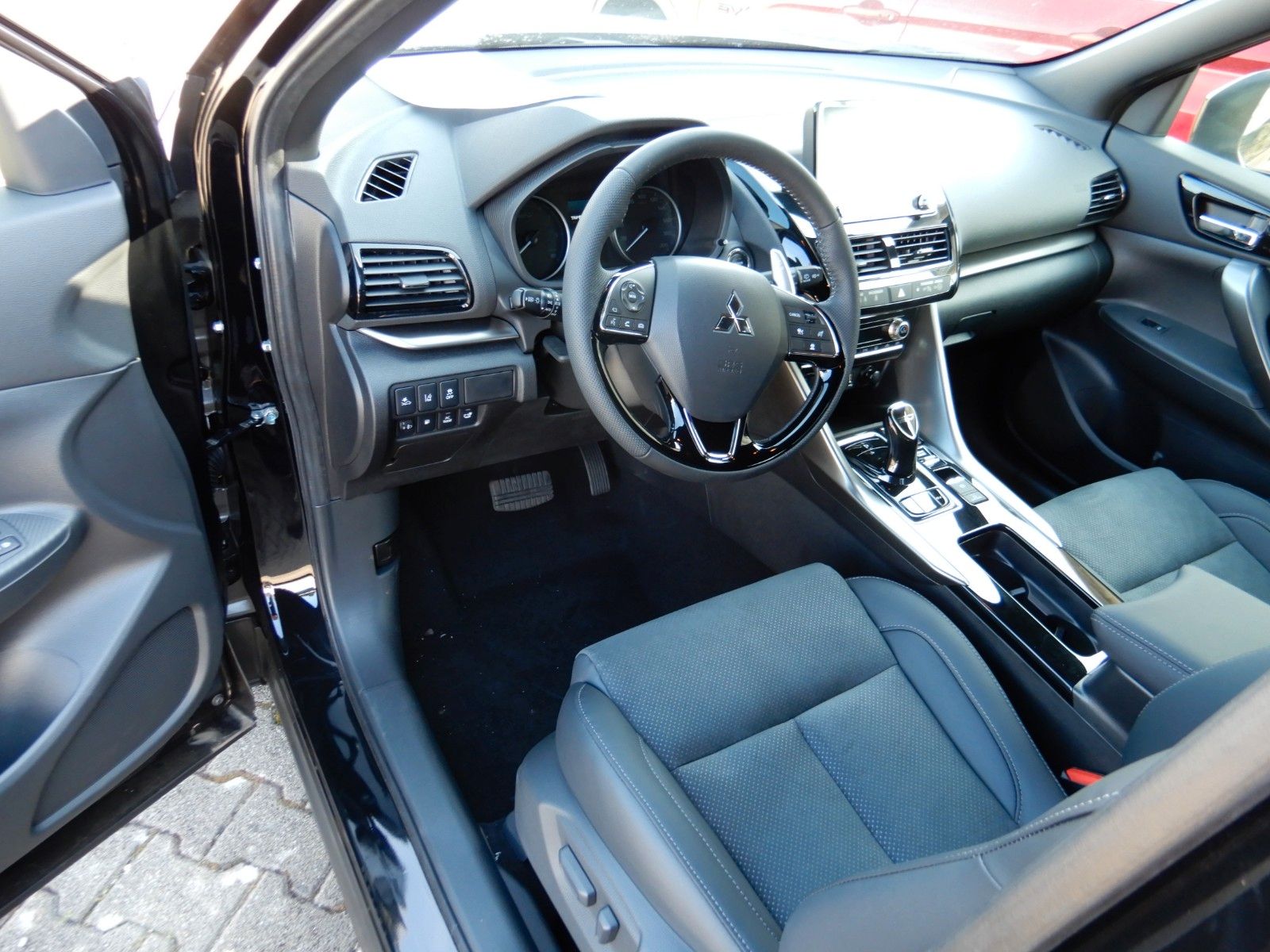 Fahrzeugabbildung Mitsubishi Eclipse Cross PHEV Plus Select Black 4WD LED
