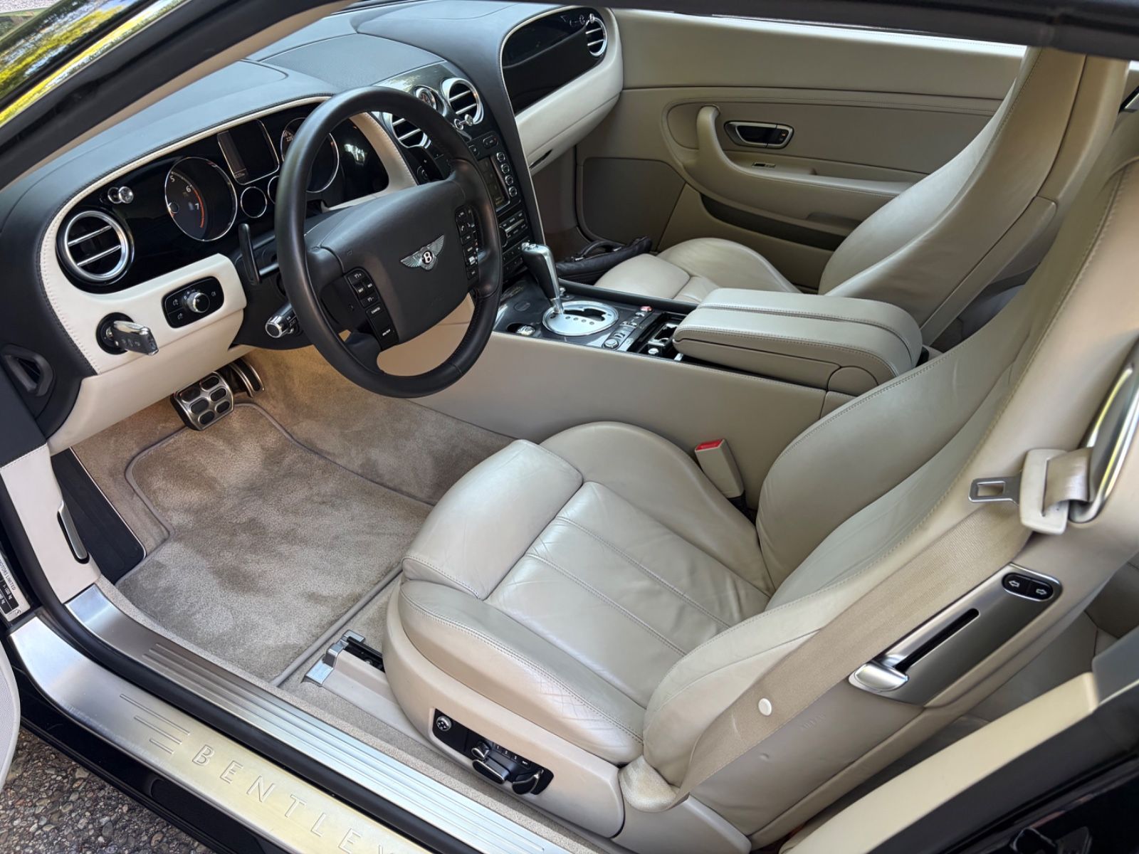 BENTLEY Continental GTC 12