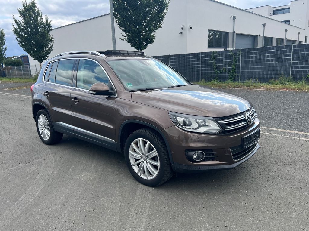 VOLKSWAGEN Tiguan