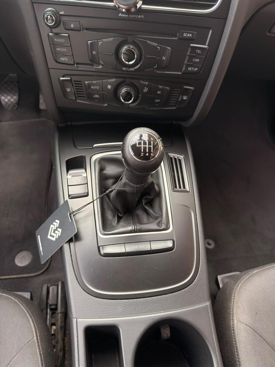 Audi A4 2010 — photo 12