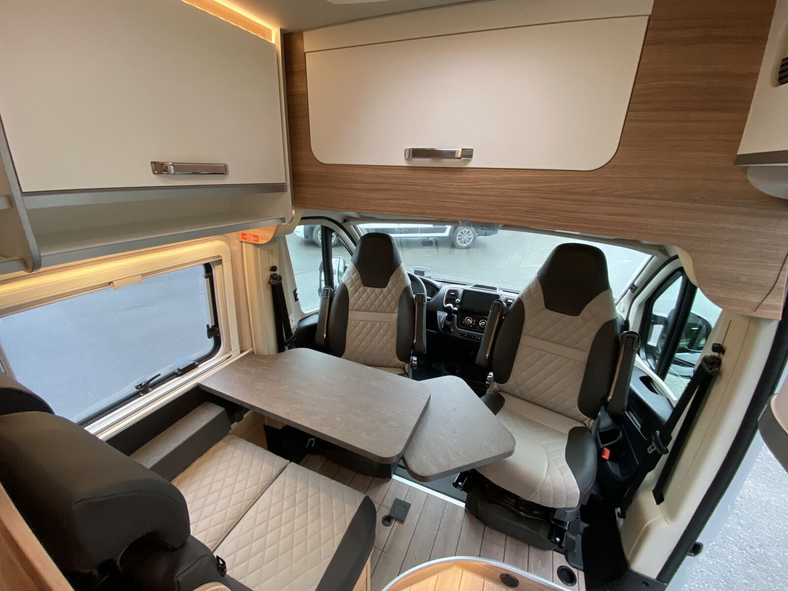 Fahrzeugabbildung Weinsberg CaraBus EDITION FIRE 630 MEG 180PS, 4000kg, Auto