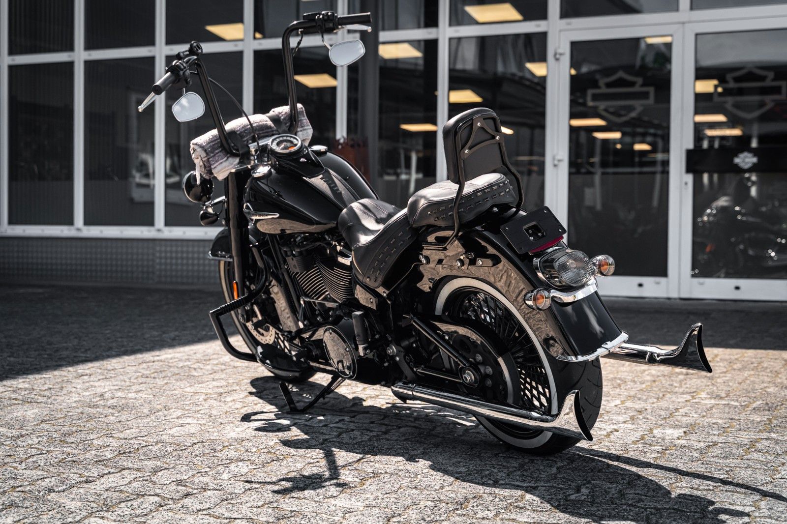 Fahrzeugabbildung Harley-Davidson FLHC Heritage - Chicano Umbau - Motorumbau -