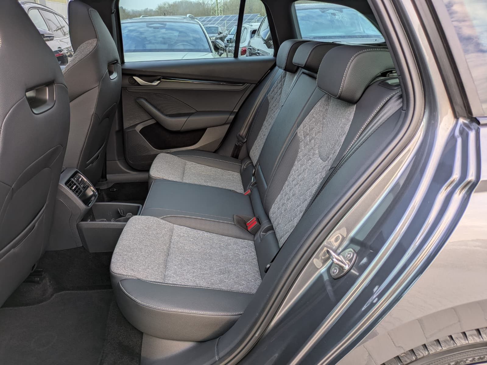 Fahrzeugabbildung SKODA Octavia 1.5 DSG Sportline PANO*MATRIX*AHK*5J.GAR