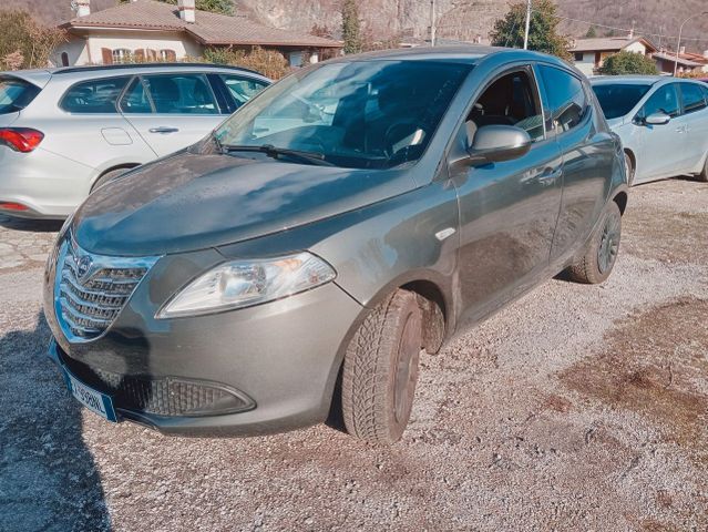 Lancia Ypsilon 1.2 69 CV 5 porte S&S Silver