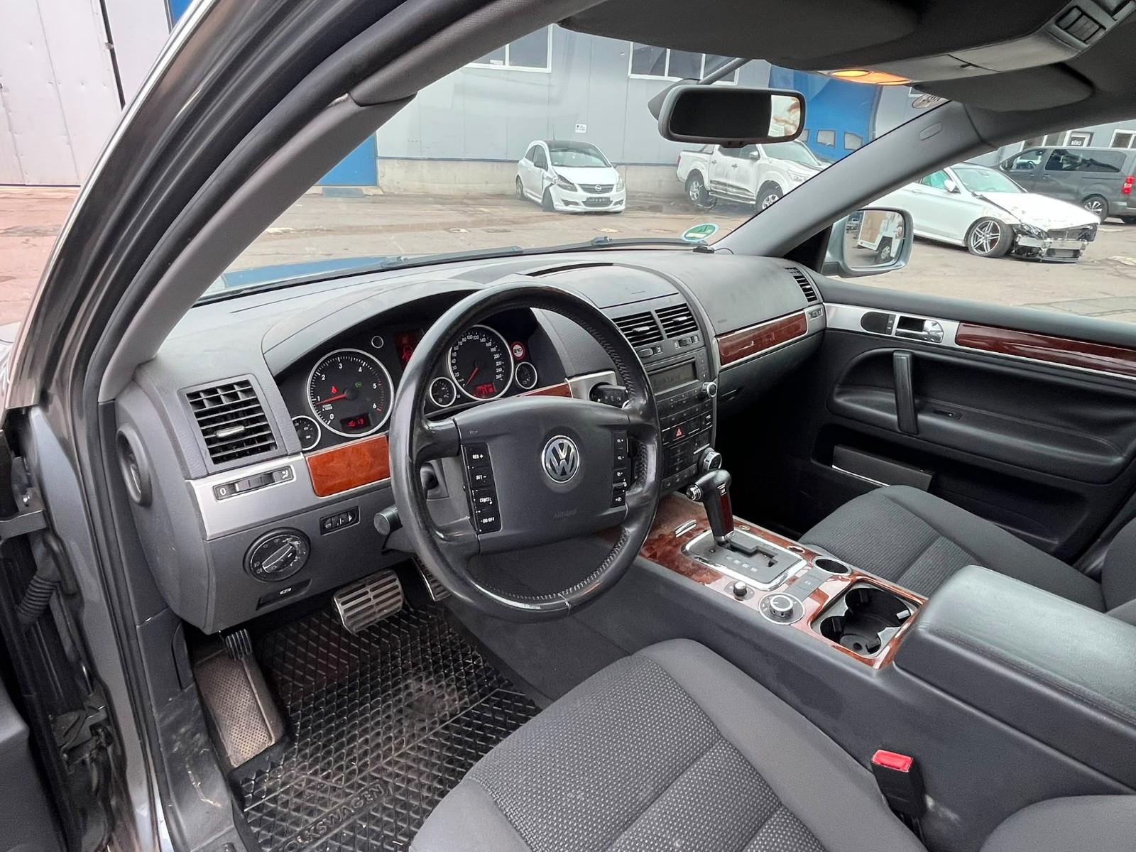 Volkswagen Touareg 2004 — photo 12