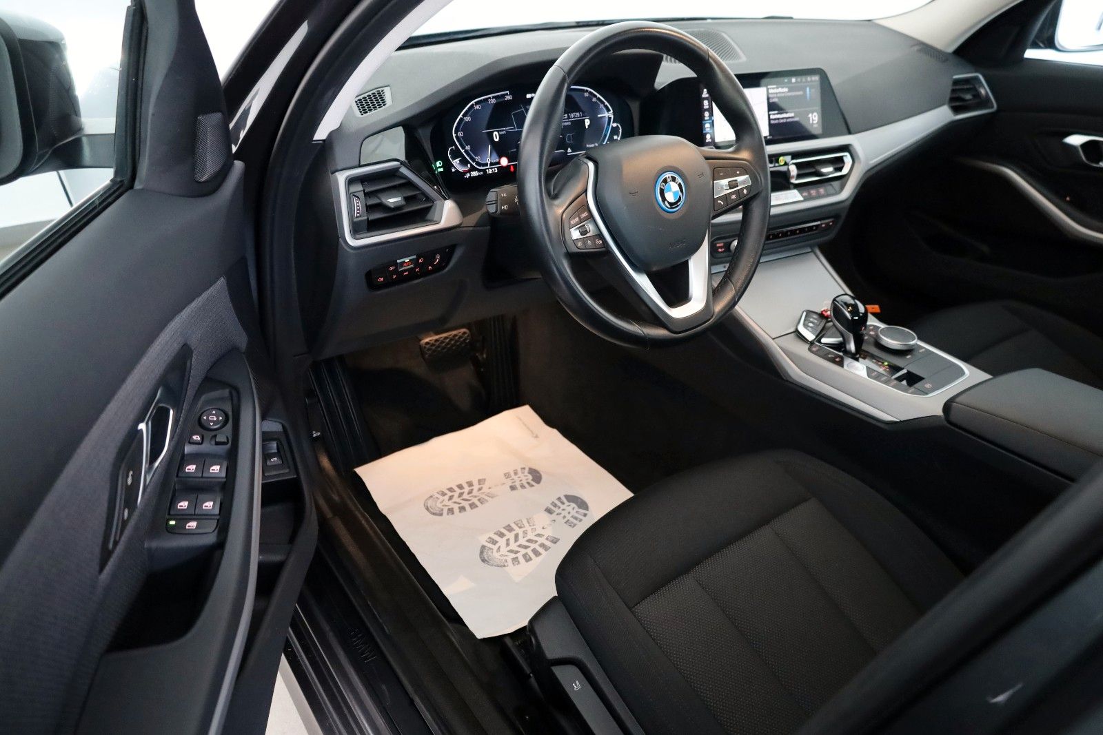 Fahrzeugabbildung BMW 330 e Advantage Touring,Navi,LED,Kamera,Carplay