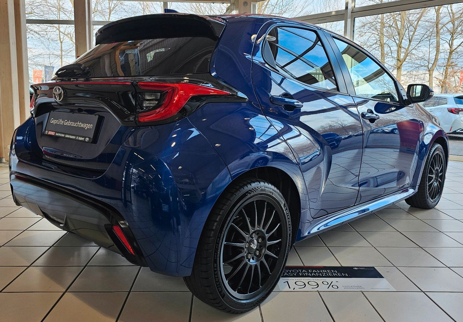 Fahrzeugabbildung Toyota Yaris Style 1,5 Schaltfahrzeug / Navi / Head-Up