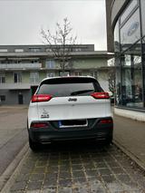 Jeep Cherokee 2.2 MultiJet 136 kW 4x4 Longitude A... - weiße Jeep Cherokee
