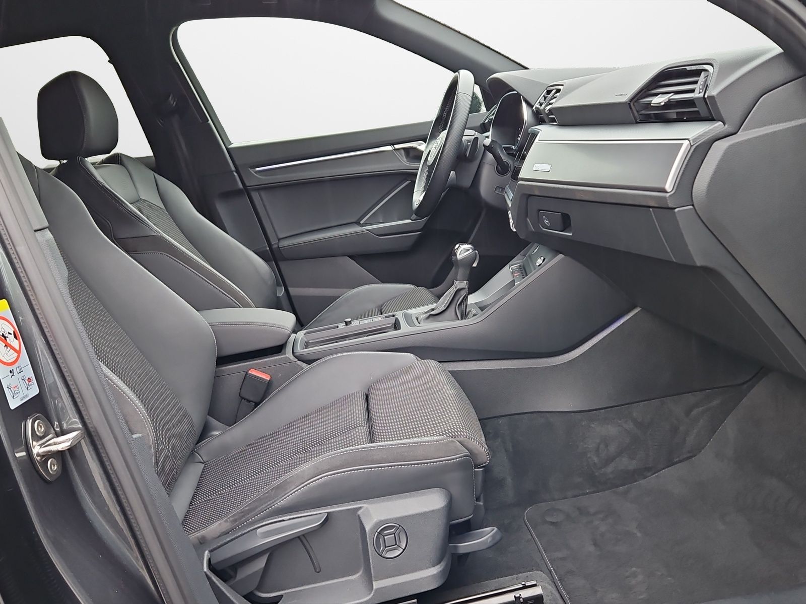 Audi Q3 45 TFSI e S tronic S line NaviPlus Matrix AHK foto 13