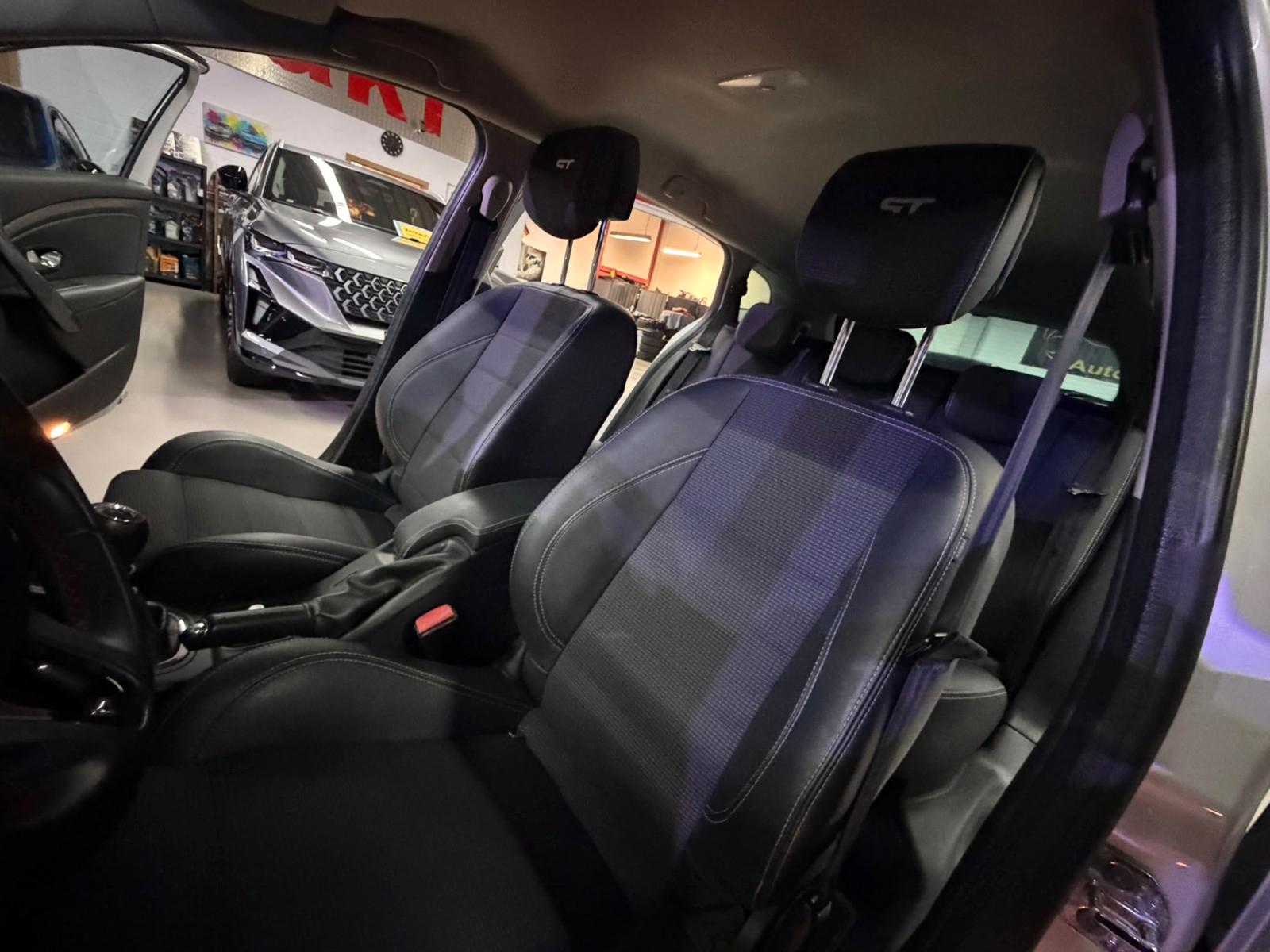 Renault Megane 2015 — photo 24