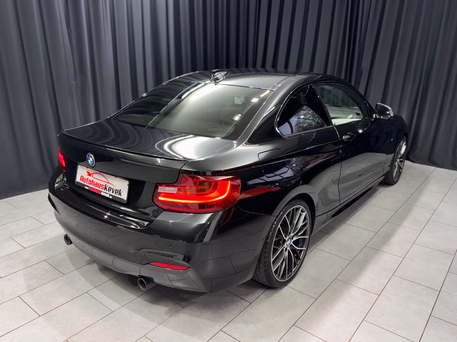Fahrzeugabbildung BMW M240i Coupe xDrive|M-PERFORMANCE|1.HAND|