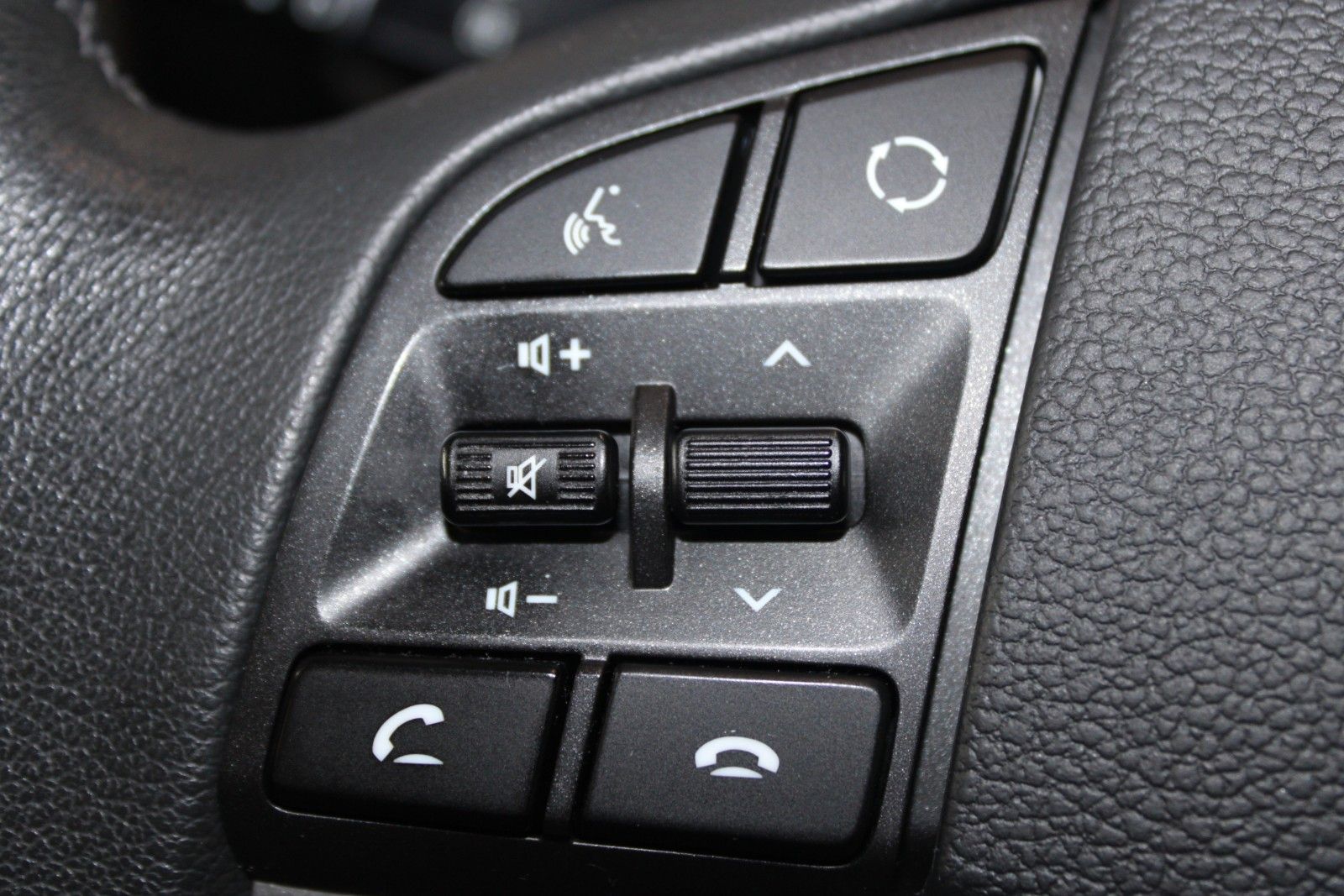 Fahrzeugabbildung Hyundai TUCSON STYLE Aut. NAVI AHK LED SHZ CAM uvm.