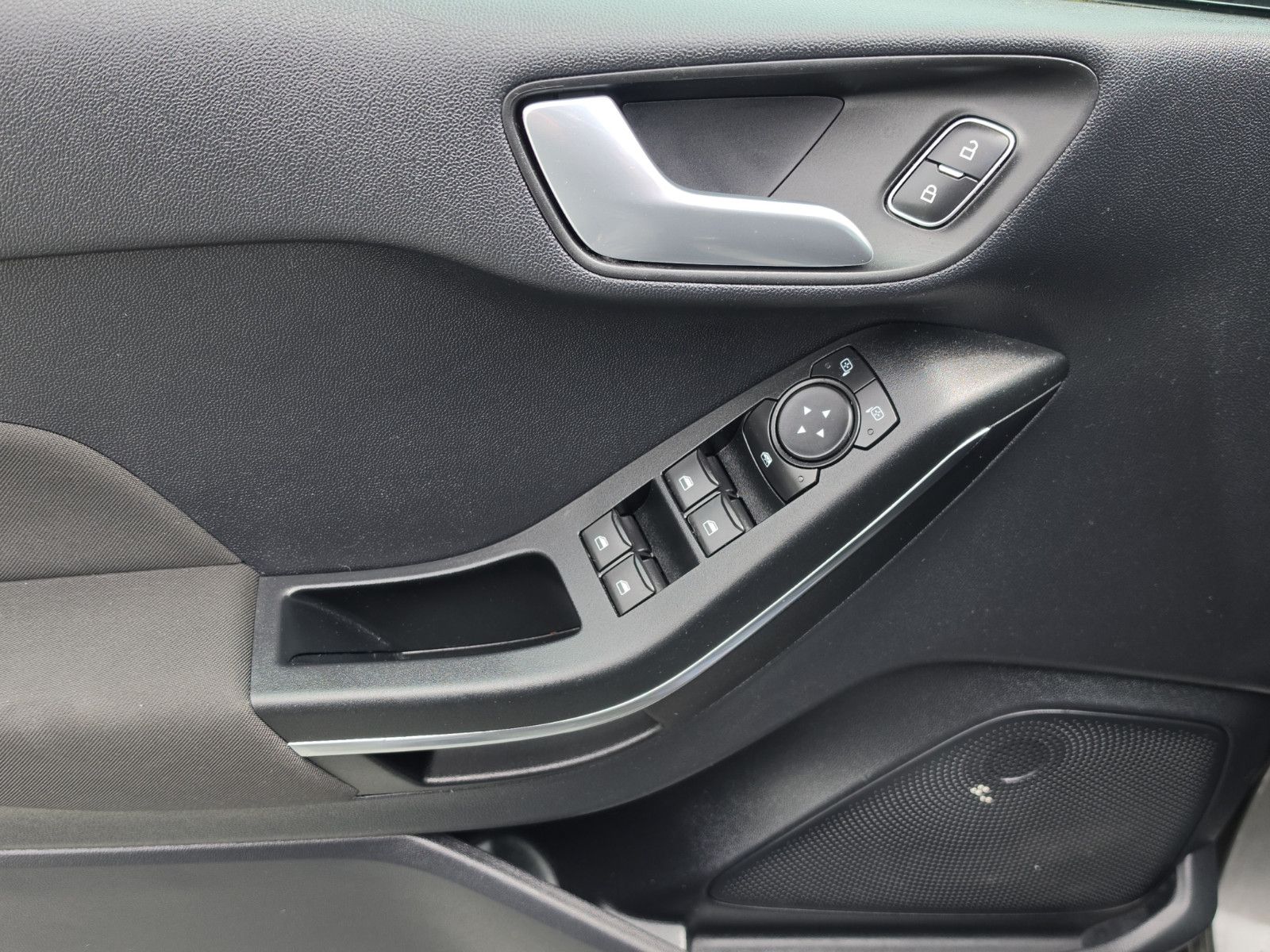 Fahrzeugabbildung Ford Fiesta ST-Line X AUTOMATIK+LED+KAMERA+PDC+SHZ