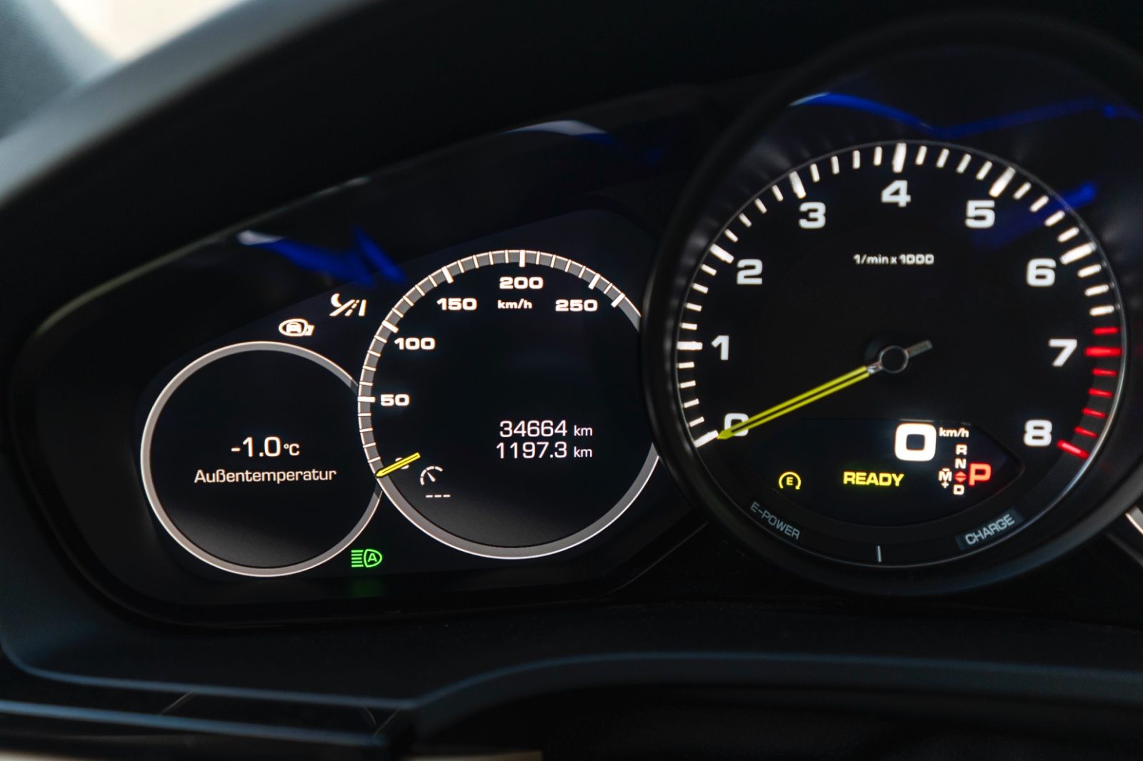 Fahrzeugabbildung Porsche Cayenne E-Hybrid SPORT-CHRONO BURMESTER 360° LED