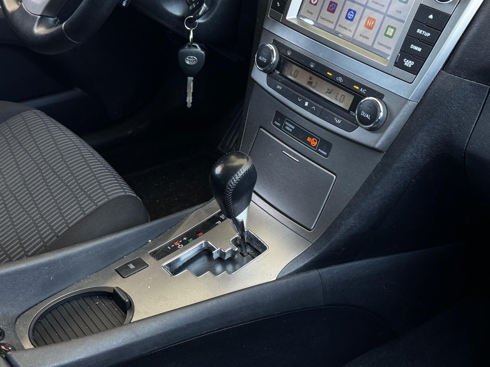 Toyota Avensis 2011 — photo 14