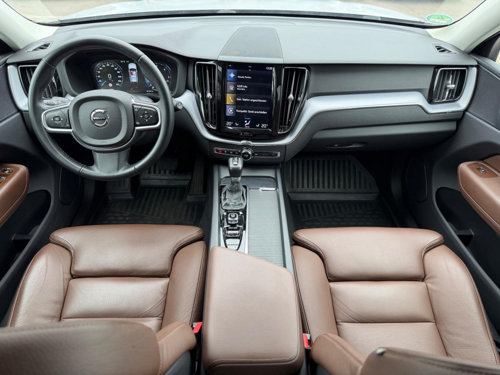 Volvo XC60 Momentum Pro*LEDER*ACC*LED*SENSUS*APPLECAR