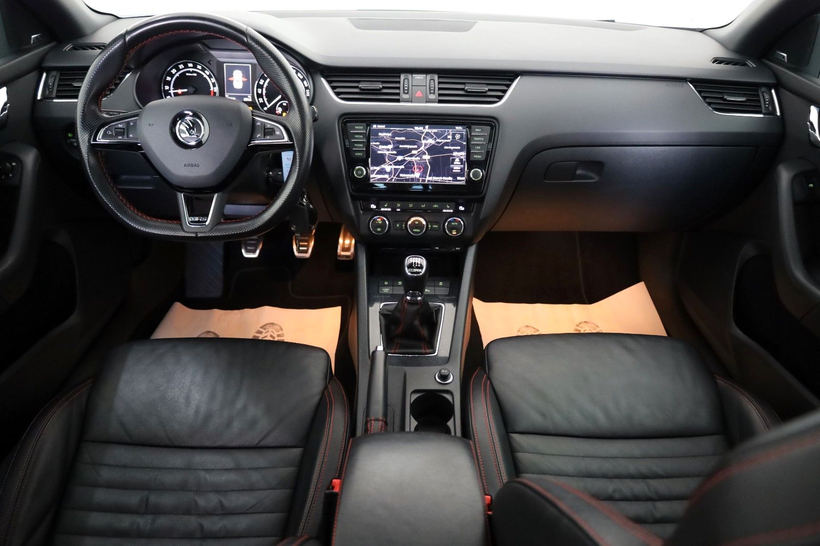 Fahrzeugabbildung SKODA Octavia Lim. RS,Leder,Navi,Bi-Xenon,SH,Panorama
