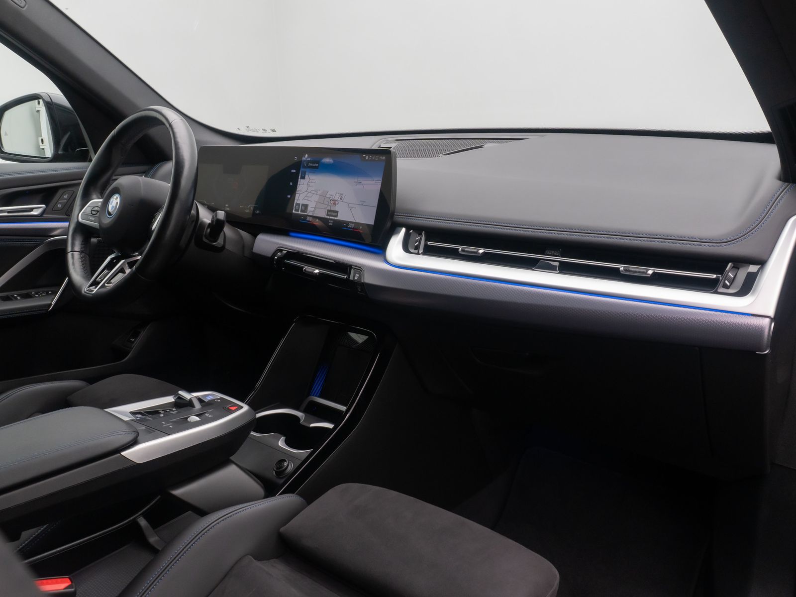 Fahrzeugabbildung BMW iX1 xD30 M Sport DriveAs Kamera DAB Komfort 18"