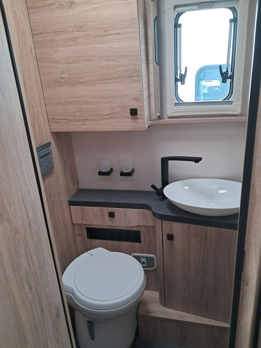 Fahrzeugabbildung Eura Mobil Profila RS PRS 720 EB 180PS Autom. MondialPlus