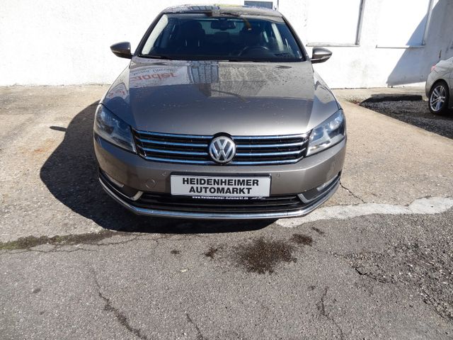 Fahrzeugabbildung Volkswagen Passat Lim. 4x4/Leder/AHK/GSD/Kamera/Navi/StH/