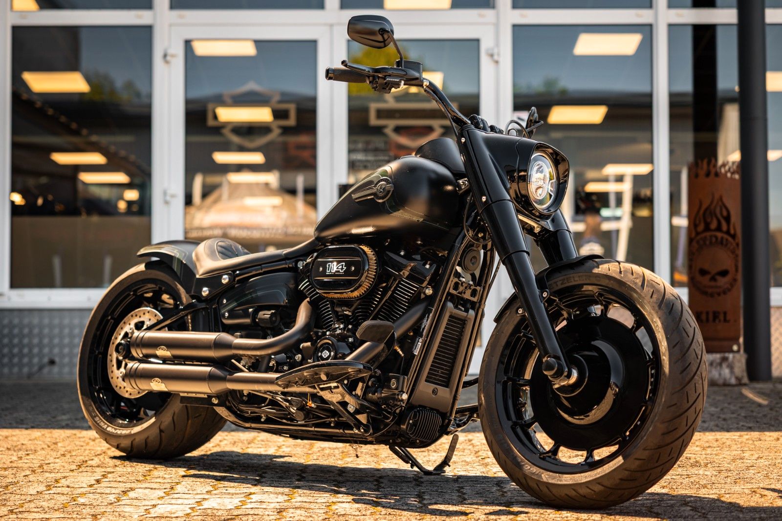 Fahrzeugabbildung Harley-Davidson DARK BOY 114 ci - FAT BOY FLFBS - JEKILL & HYDE