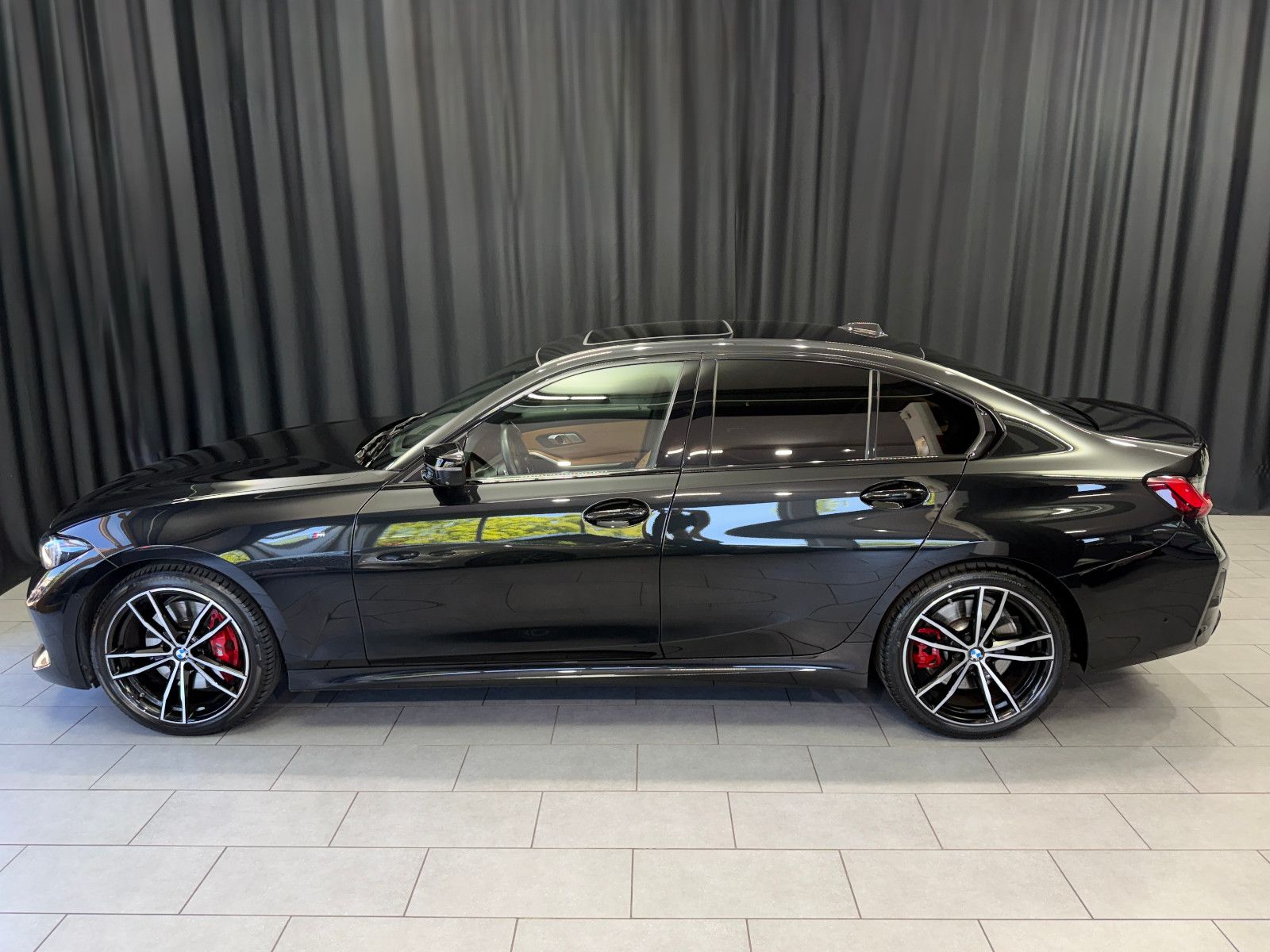 Fahrzeugabbildung BMW M340i xDrive Limousine|M-Sitze|H&K|360°|PANO|HuD