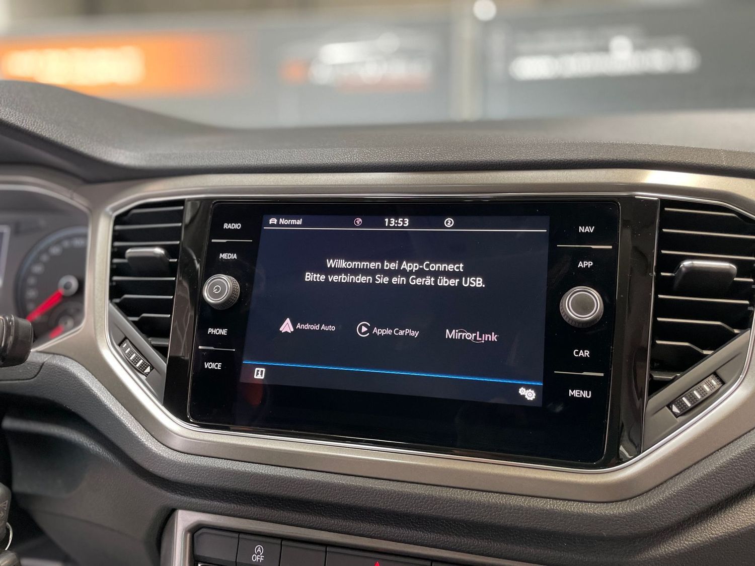 Fahrzeugabbildung Volkswagen T-Roc Style 4Motion #Kamera#CarPlay#Spur