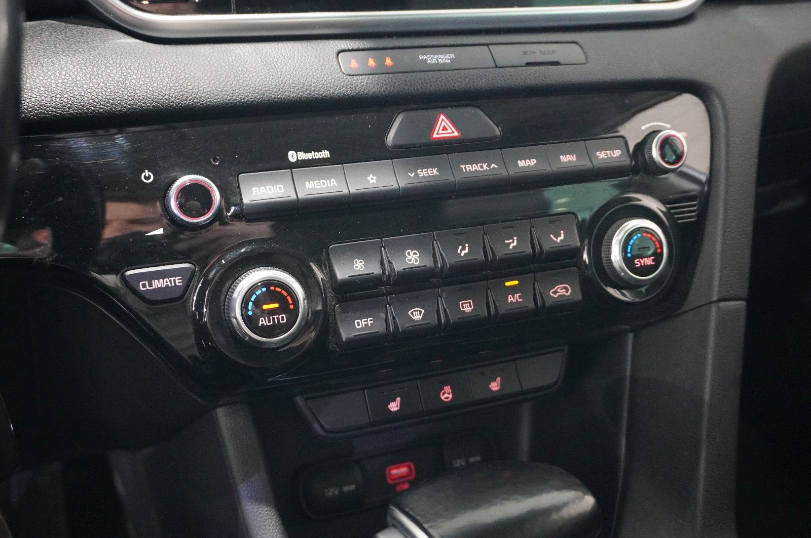 Fahrzeugabbildung Kia Sportage 1.6 CRDI 2WD DCT NAVI/LED/KAMERA/SH/AHK