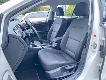 Volkswagen Golf - 10