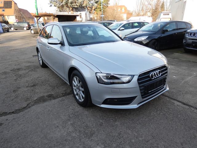 Audi A4 Avant Attraction PDC AHK Sitzhei. Bi-Xenon