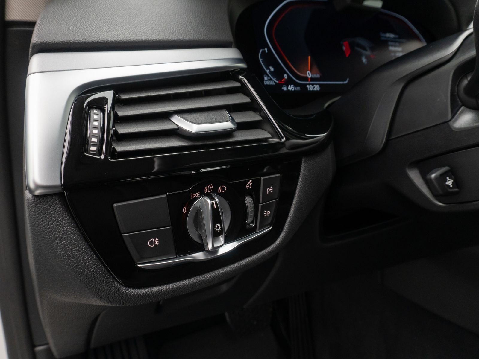 Fahrzeugabbildung BMW 520d xD Alarm DAB Kamera HiFi Belüftung Komfort