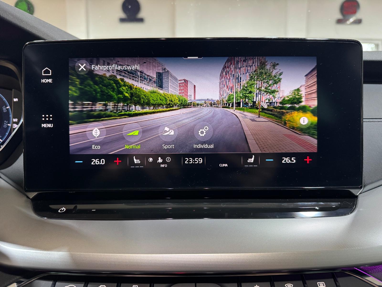 Skoda OctaviaCombiClever 2.0TDI DSG/STHEIZ/AHK/MATRIX